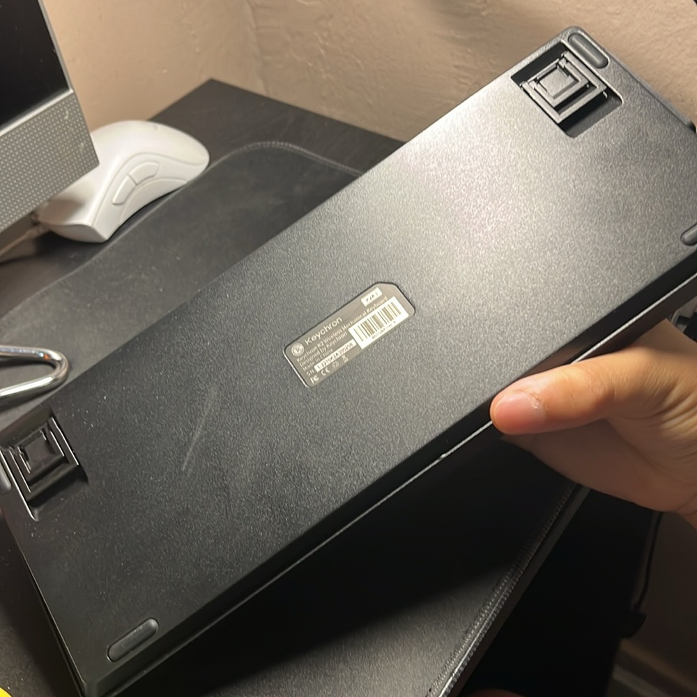 NEW KEYCHRON K2 WIRELESS MECHANICAL KEYBOARD (COMES WITH CHARGER AND USB PORT)